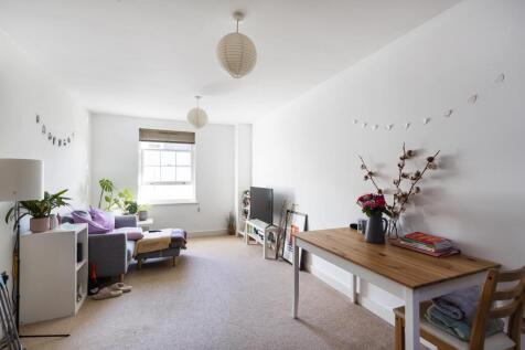 Living room ()
