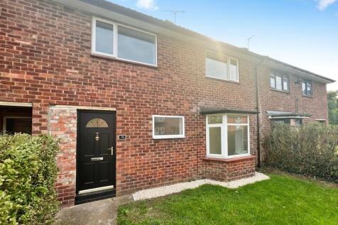 2-bed terraced on Walford Drive, Lincoln, LN6, £850/mo