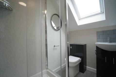 Henllys_B6_Ensuite1.1.JPG