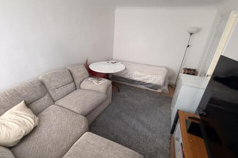 Christie Heights, Newbury, RG14 photo 5