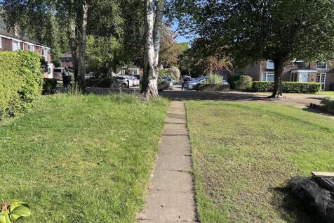 28 - Front Garden.jpg