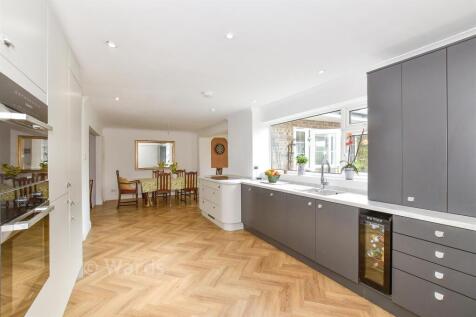 Kitchen/Breakfast Area