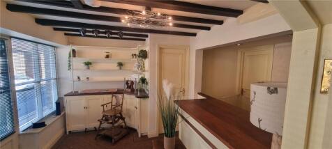 Retail Property (high street) to rent Image 3
