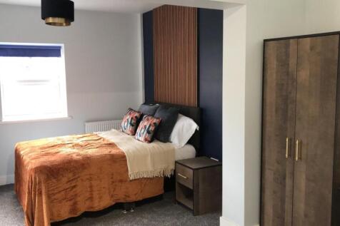 Self-Contained Room with Kitchenette &amp; Ensuite �