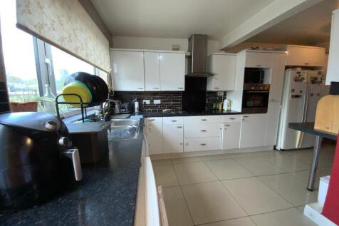 KITCHEN 16'2 x 11'9