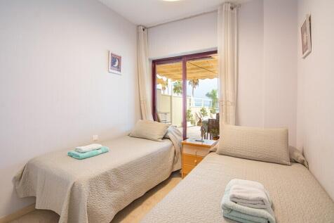 Bedroom 2.JPG