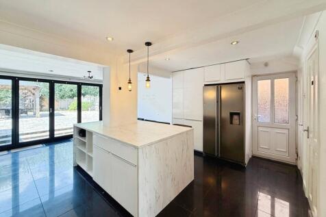 Honiton Close, Heywood, Greater Manchester, OL10 photo 4