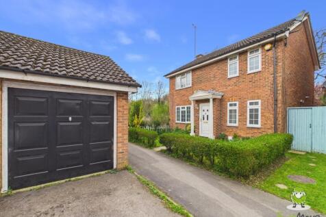 EweMove Estate Agents Basingstoke - Saffron Close