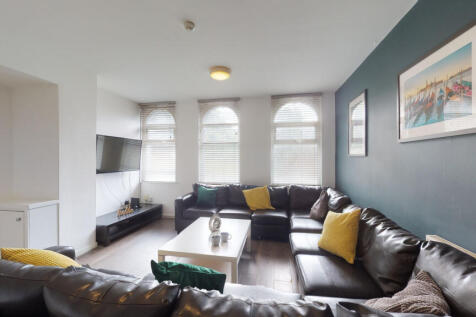 9-bed house on Wellington Road, Liverpool, £5,655/mo
