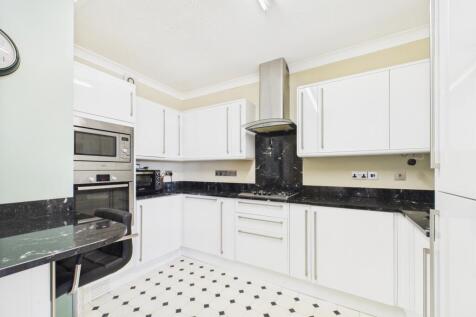 CAM01740G0-PR0385-STILL009