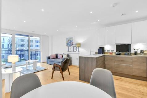 Well positioned apartment with parking included. This luxury apartment boast 781sqft and a 63sqft balcony - south/east aspect. Located in the sought after Marine Wharf East development by Galliard Hom