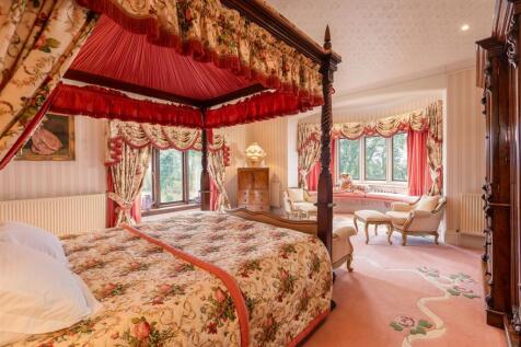 Highcliffe Manor Bedroom 1-1.jpg
