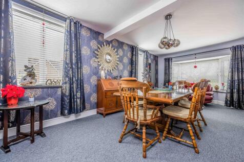 250 Havant Road, Hayling Island-Small-PorticoMarke