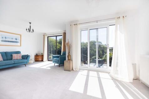 Gladstone Close, Christchurch, Dorset, BH23 photo 3