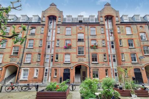 London, E2 - property photo