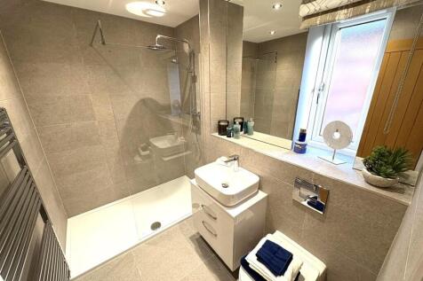 Master Bedroom En-Suite