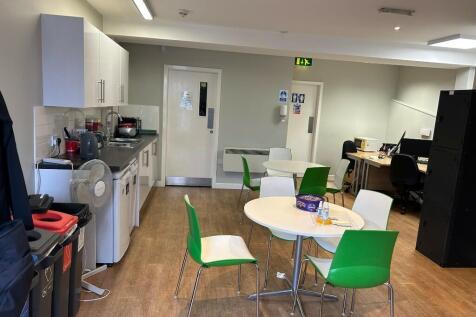 Retail Property (high street) to rent Image 6