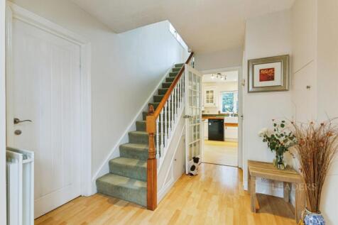Merrylands Road, Great Bookham, Leatherhead, KT23 photo 4