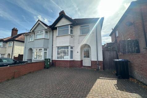 4-bed semi-detached on 6 Charlotte St, CV31 3EB, £2,000/mo