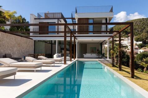 Pool and Exterior (2