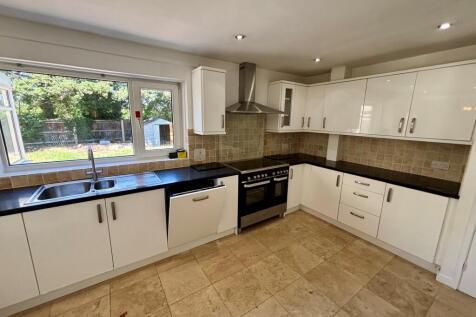 Cedar Close, RAF Lakenheath, BRANDON photo 3