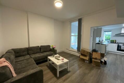 6-bed semi-detached on Lenton Boulevard, Nottingham, Nottinghamshire, NG7, £3,380/mo