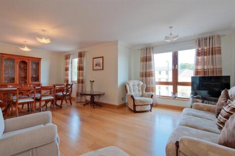 Living Room / Dining