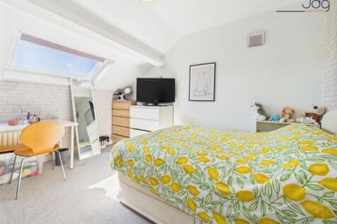 Second Floor Double Bedroom 1