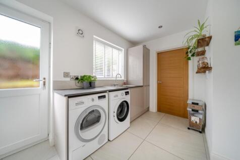 1294613-16-682b9e946a5a3-ARW