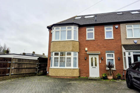 Beautiful 3 bedroom ground floor flat