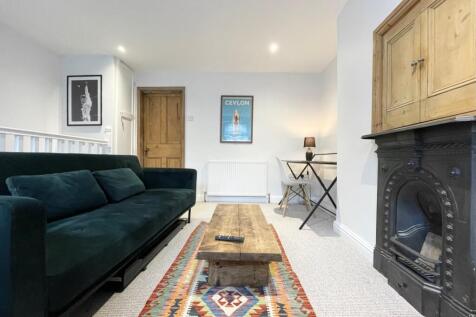 Albert Place, Horsforth, Leeds photo 4