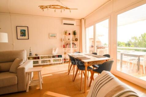 Licensed flat in Coves Noves