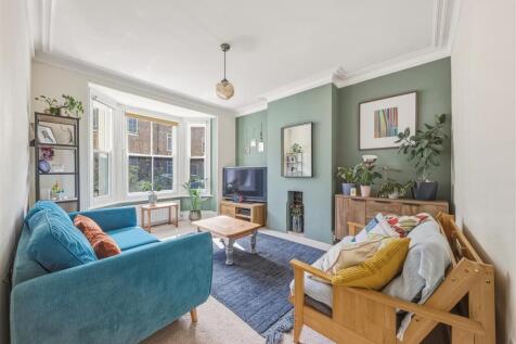 Living room (3).jpg