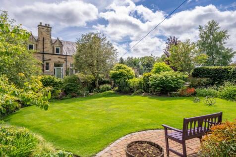 Upper_Apartment_2_Manorhill-21.jpg