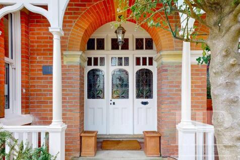 Recessed porch