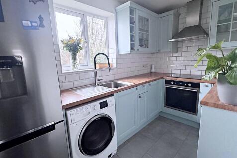 Further Kitchen V...