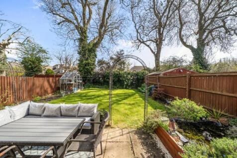 3 Lady Close, Newnham