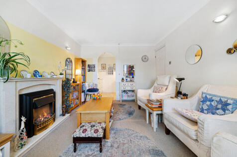 APT 62 UNDERCLIFF HOUSE-12.jpg