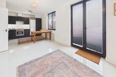 LIVING ROOM TO KITCHEN