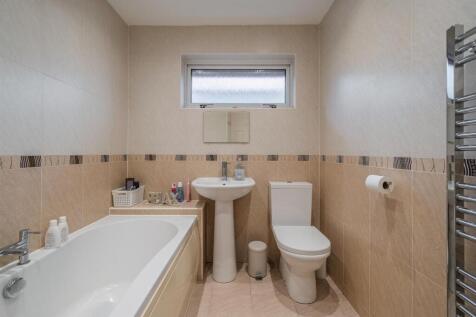 24 Larch Close-9.jpg