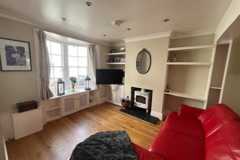 2-bed terraced on Railway Street, Brighton, £1,895/mo