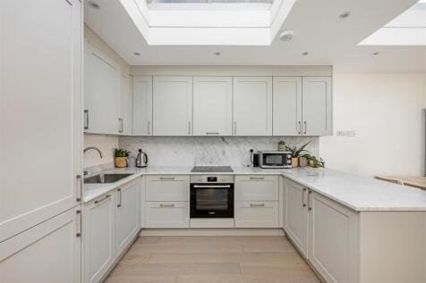 1, 428 Durnsford Road Hi-2.jpg