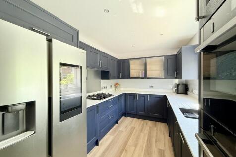 Scott-paine Drive, Hythe, Southampton photo 3