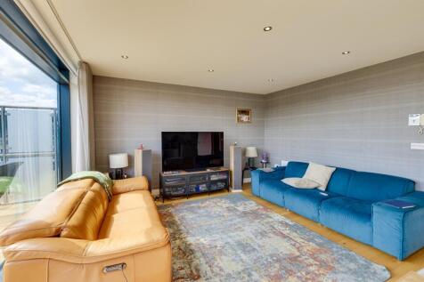 Low Lane, Leeds, West Yorkshire, LS18 photo 4