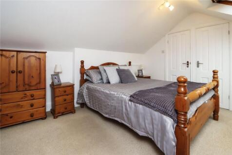 Loft Bedroom 1 Pic 2