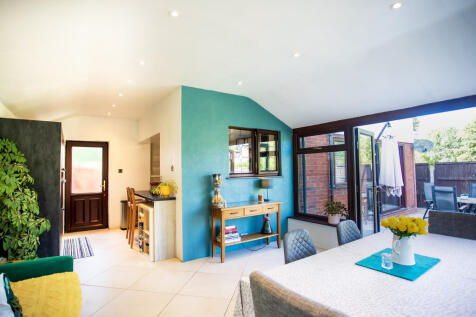 Family/dining room