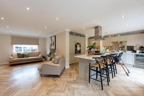 69 Leighfield Drive-16.jpg