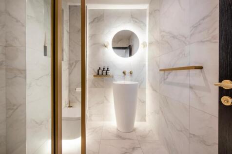 5 bed, 4 bath Apartment in Manchester - Photo 22