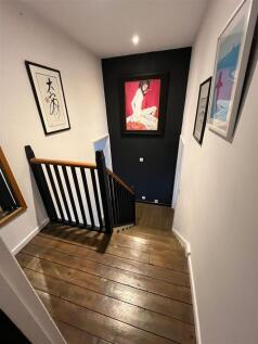 23 OW 20 Top Floor - Landing.jpg