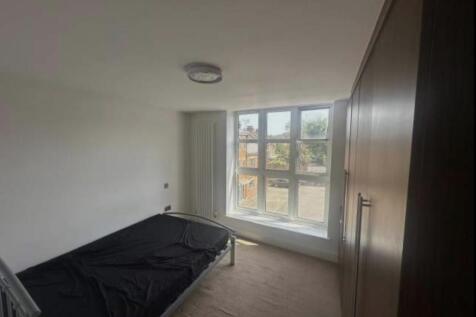 Bright single bedroom with a large window provi...